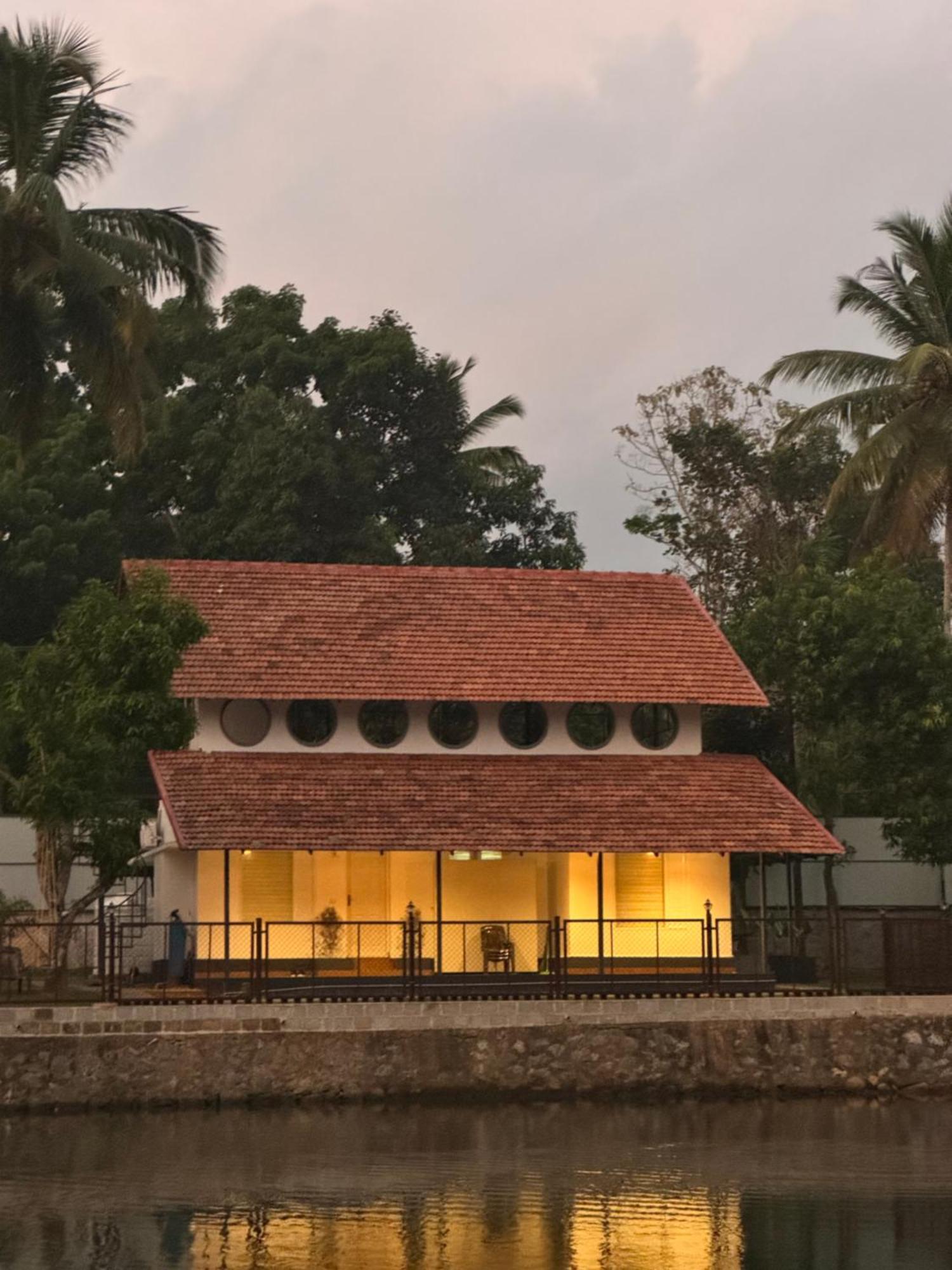 Blue Lake Villa Kollam Exterior foto